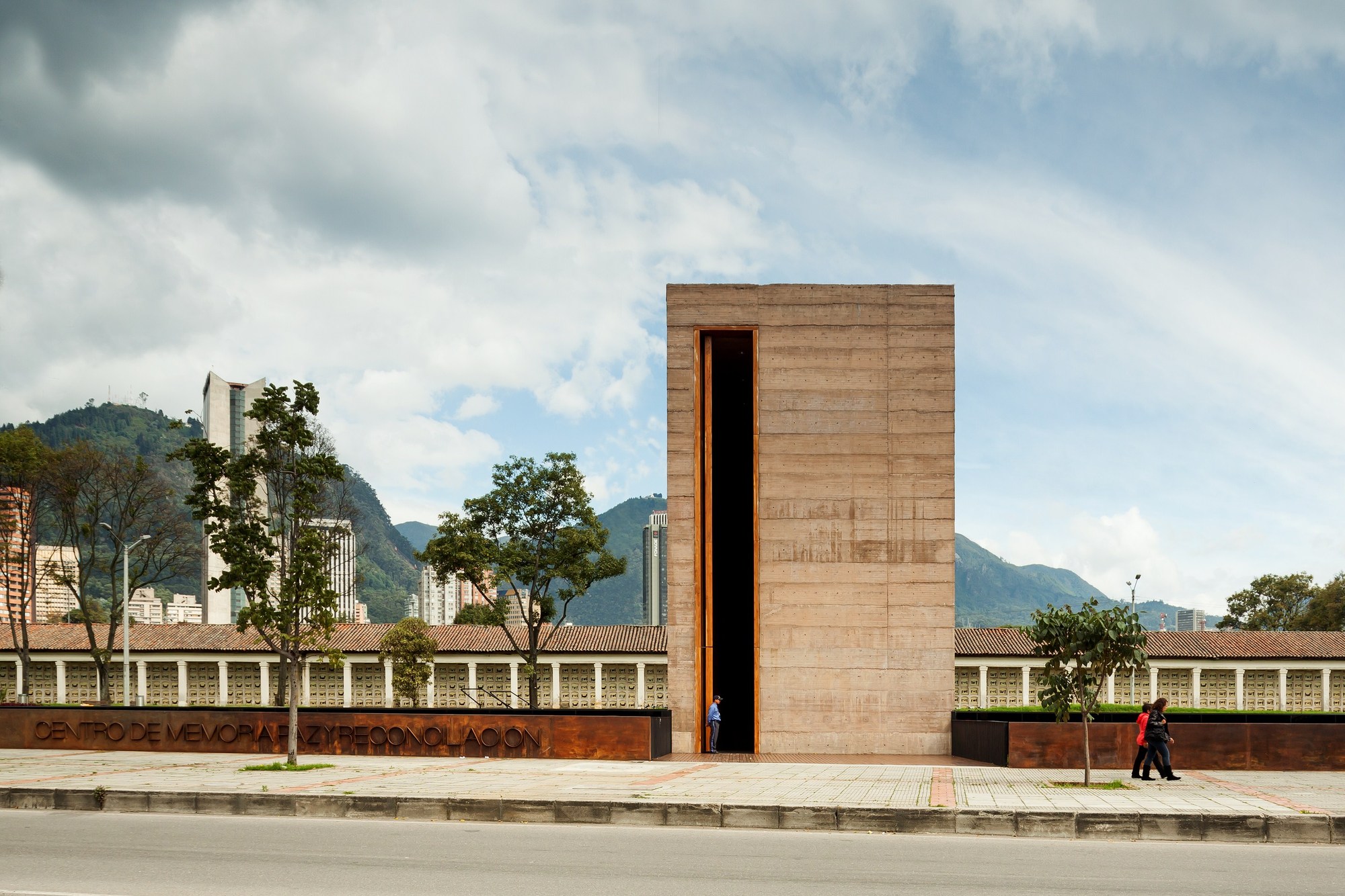Lee más sobre el artículo Bogotá impulsa rutas de memoria como eje de turismo para la paz